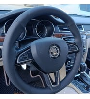 DİKİŞLİ DİREKSİYON KILIFI NOKTALI/ SİYAH DERİ SİYAH DİKİŞLİ SKODA SÜPERB OCTAVİA KAMİQ KODİAQ İÇİN