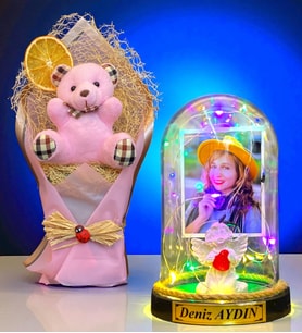 Kişiye Özel İsimli Fotoğraflı Renkli Led Işıklı Fanus ve Pembe Peluş Ayıcık Buketi (Model 4)