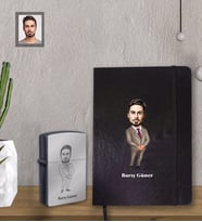 Kişiye Özel Yılbaşı Erkek Karikatürlü Siyah Defter Çakmak Hediye Seti Bay-17 (Model 1)