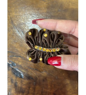 TAŞLI KABARTMA BROŞ YAKA İĞNESİ GİYİM AKSESUARI 5X2 CM (Kahverengi)