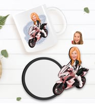 BK Gift Kişiye Özel Kadın Motorcu Karikatürlü Beyaz Kupa ve Ahşap Bardak Altlığı Hediye Seti-2