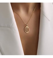 Kişiye Özel 925 Ayar Gümüş Zarif Oval Çerçeve Doğum Çiçeği Kolye (Gold)