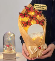 Kişiye Özel Led Işıklı Aynalı Kırmızı Kelebek Buketi ve Led Işıklı Biblolu Fanus (Model 5)