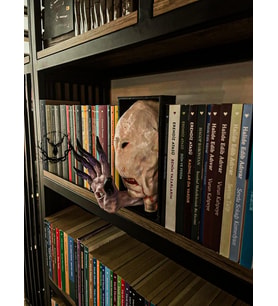 hayatvesanat Pale Man / Kitaplık Figürü / Kitap Tutucu