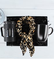 Leopar Desenli Fular & Siyah Kupa & French Press