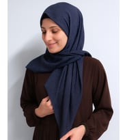 Desenli Denim Eşarp – 95x95 cm, Kaymaz, Dört Mevsim Kullanıma Uygun (Lacivert)