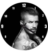 Cakatablo David Beckham Üstü Çıplak Karanlık Arkaplan Duvar Saati