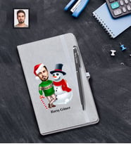 Kişiye Özel Yılbaşı Erkek Karikatürlü Gri Defter Kalem Hediye Seti Model-13