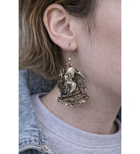 Mystic Scare Charm – Figürlü Gümüş Renk Unisex Sallantılı Küpe