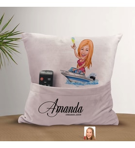 BK Gift Kişiye Özel Tatilci Kadın Karikatür Tasarımlı Organizer Kumanda ve Atıştırmalık Cepli Pembe Kırlent Yastık-2 Arkadaşa Hediye, Cepli Yastık