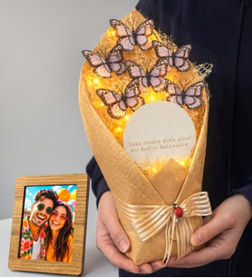 Kişiye Özel Fotoğraflı Led Işıklı Aynalı Büyük Boy Beyaz Kelebek Buketi  Romantik Hediye