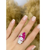 Pembe My Melody Yüzük – Sevimliliğin, Neşenin ve Tatlı Zarafetin Simgesi