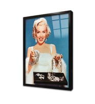 Renkli Marilyn Monroe Çerçeveli Cam Tablo