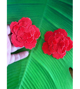 8X8 CM 2Lİ ÜTÜ İLE YAPIŞAN KABARTMA KATLI ÇİÇEK NAKIŞ İŞLEME ARMA DİKİŞ AKSESUARI (Kırmızı)