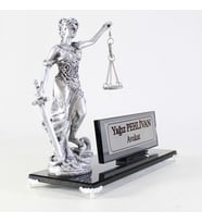 Kişiye Özel Tasarım Premium Themis  Adalet Heykelli Masaüstü İsimlik – Yönetici İsimlik- Ofis Masaüstü İsimlik