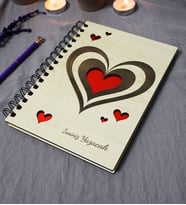 Kişiye Özel Kalp Desenli Ahşap Kapaklı Defter - Ajanda - İsme Özel - A5 60 Yaprak (120 SAYFA) Hediyelik (Kırmızı)