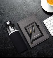 Kişiye Özel Telefon Cepli Gri Defter & Özel Kılıflı 500Ml Su Matarası & Gold Detaylı Siyah Dolma Kalem Hediye Seti
