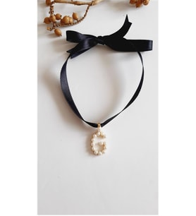 G HARF TARZ İNCİLİ KURDELA CHOKER KOLYE