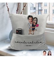 BK Gift Kişiye Özel Sevgililer Karikatür Tasarımlı Organizer Kumanda ve Atıştırmalık Cepli Gri Kırlent Yastık-108 Arkadaşa Hediye, Cepli Yastık