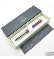 Parker Sanatsal Çizimli Tükenmez Kalem  Benzersiz üründür. Yalnızca bir adet bulunmaktadır (Karışık)