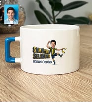 Kişiye Özel Karikatürlü Sarı Lacivert Taraftar Lüks Fincan Doğum Günü Hediyesi