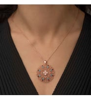 Gümüş Rose Etnik Desenli Madalyon Kolye