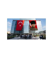 Askeri Üniformalı Atatür ve Türk Bayrağı Bayrak ve Türk Bayrağı Premium Raşel Kumaş 2'li Set 10x15 metre ATA80