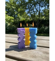GEOMETRİK DALGA 3'LÜ HEDİYELİK DEKORATİF HOŞ KOKULU SOYA WAX MUM (MOR + SARI + MAVİ RENKLİ)