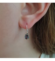 damla model mistik topaz taşlı çengelli gümüş çocuk küpesi
