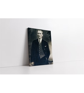 Takım Elbiseli Atatürk