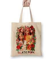 Çiçekler Arasında Blackpink Kpop Bez Çanta Uzun Saplı