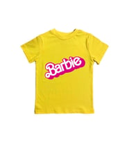 Barbie baskılı pamuklu penye kumaş yazlık çocuk tişört (Sarı)