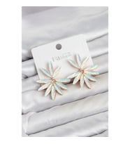Mey İthalat® Beyaz Renk Kristal Taşlı Lotus Model Kadın Küpe