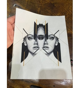 3 BOYUTLU SİYAH BEYAZ KIZ GÖRSELLİ ARMA DİKİŞ APLİKE 24X20 CM