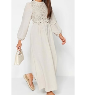 Moda Stil Regular Bisiklet Yaka Maxi Boy Tesettür Güpür Fisto Detaylı Dokuma Elbise (Ekru)