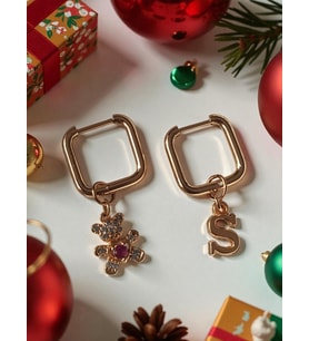Zirkon Taşlı Ayıcık ve Harf Charm'lı Kare Çelik Küpe