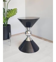 Dekoratif Piramit Siyah Parlak Model Krom Sehpa