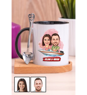 Sevgiliye Hediye Tekne Tasarım  Karikatürlü Ahşap Altlıklı Siyah Kupa Bardak