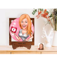 BK Gift Kişiye Özel Kadın Youtuber Karikatürlü Ahşap Standlı 3D Biblo-2 (Beyaz)