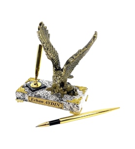 Size Özel İsimli ve İmza Kalemli Gold Kartal Heykeli  Mermer Tasarımlı İsimli Kaideli (Model 1)