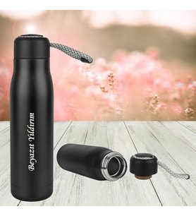 KİŞİYE ÖZEL İSİM BASKILI TAŞIMA İPLİ ÇELİK TERMOS 600 ML (Siyah)