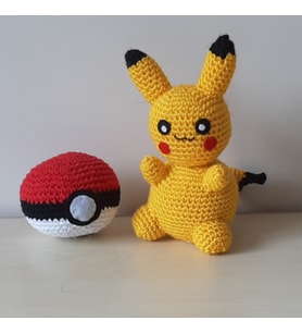 Amigurumi Oyuncak Pikaçu ve Pokemon Topu