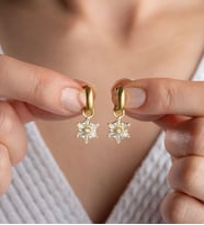 925 Ayar Gümüş Gold Baget Taşlı Kartanesi Küpe
