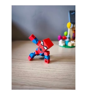 Minecraft Temalı Spider-Man Figürü