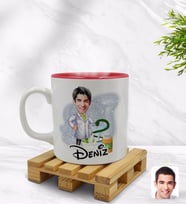 BK Gift Kişiye Özel Erkek Eczacı Karikatürlü İçi Kırmızı Renkli Kupa Bardak Model 2