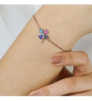 Dört Yapraklı Yonca Tasarımlı Kalp Detaylı Renkli Zirkon Taşlı 925 Ayar Gümüş Kadın Bileklik Rose
