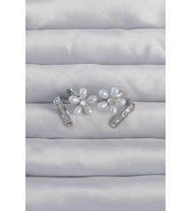 Pirinç Gümüş Renk Zirkon Taşlı Kıvrımlı İnci Çiçek Küpe - TJ-BKP9276