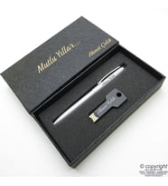 16GB. İsme Özel Mat Siyah Anahtar Usb Bellek + Scrikss İsme Özel Roller Kalem Seti Touch Silver