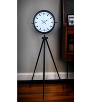 Siyah & Beyaz Saf Sade Tasarım Tripod Ayaklı Saat (Standart)