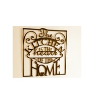 "The Kitchen Is The Heart of The Home" Yazılı Dekoratif Duvar Süsü